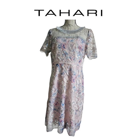 👛 T Tahari Laura Dress Floral Embroidered Lace Overlay Size 14 👗🌸 - Picture 3 of 7